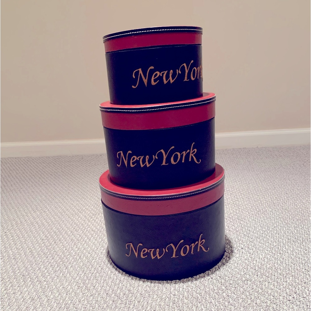 Set of 3 Decorative Round Boxes. Excellent Condition, Like New.